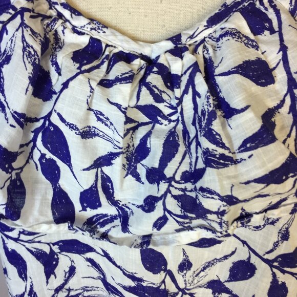 Caffe Marrakesh Blouse Top Sz L Womans Blue Leaf Print Ruffle V-neck Sleeveless - Picture 6 of 14